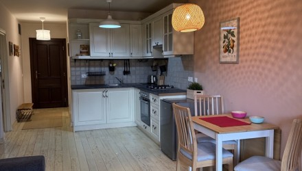 Апартамент с частен двор — комфорт и стил за живеене и инвестиция